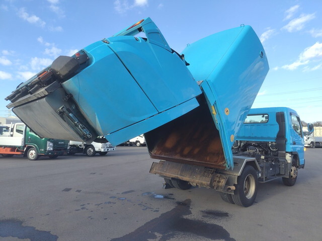 三菱ふそうキャンターパッカー車（塵芥車）小型（2t・3t）[写真02]