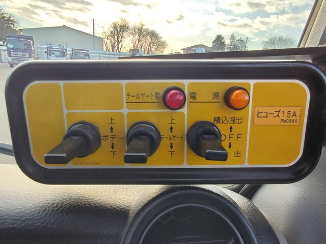 三菱ふそうキャンターパッカー車（塵芥車）小型（2t・3t）[写真29]