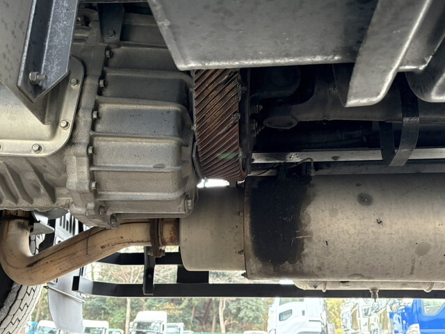 日野プロフィア平ボディ大型（10t）[写真11]