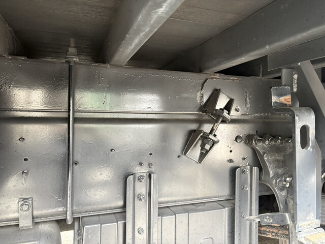 日野プロフィア平ボディ大型（10t）[写真14]