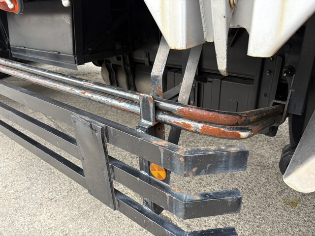 日野プロフィア平ボディ大型（10t）[写真16]