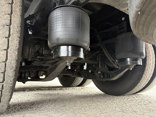 日野プロフィア平ボディ大型（10t）[写真20]