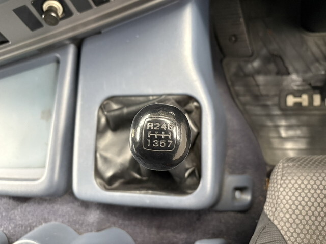 日野プロフィア平ボディ大型（10t）[写真26]