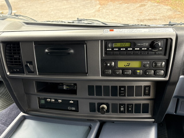 日野プロフィア平ボディ大型（10t）[写真27]