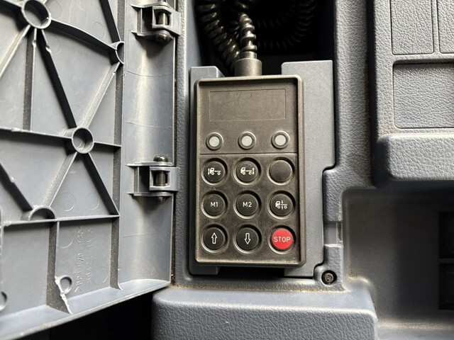 日野プロフィア平ボディ大型（10t）[写真28]