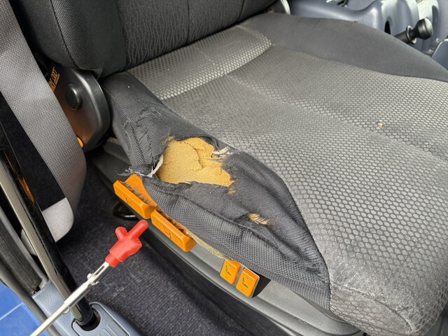 日野プロフィア平ボディ大型（10t）[写真33]