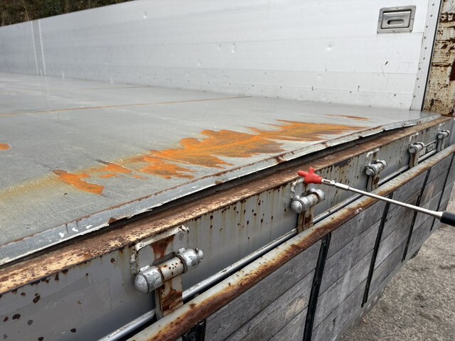 日野プロフィア平ボディ大型（10t）[写真40]