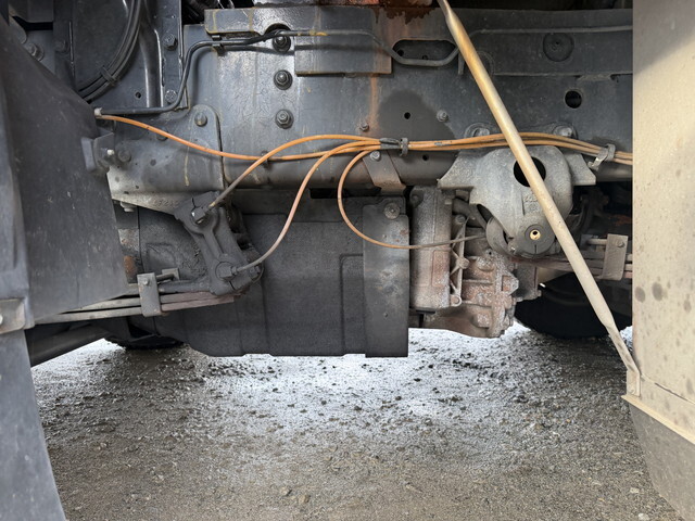 UDトラックスクオンヒップリフター大型（10t）[写真23]