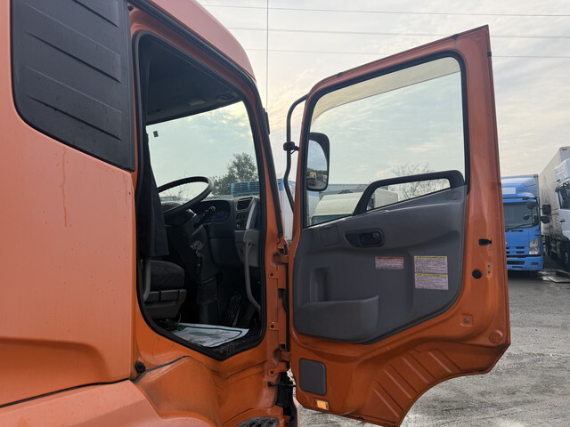 UDトラックスクオンヒップリフター大型（10t）[写真32]