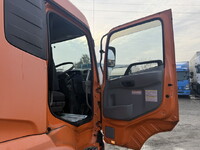 UDトラックスクオンヒップリフター大型（10t）[写真33]