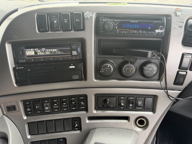 UDトラックスクオンヒップリフター大型（10t）[写真35]