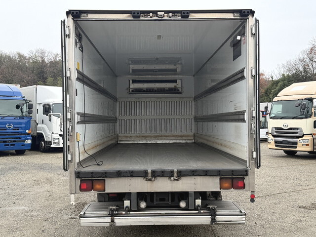 いすゞフォワード冷凍車（冷蔵車）中型（4t）[写真11]