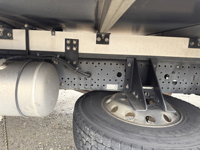 いすゞフォワード冷凍車（冷蔵車）中型（4t）[写真25]