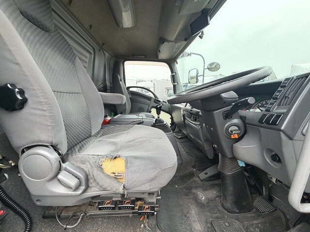 いすゞフォワード冷凍車（冷蔵車）中型（4t）[写真31]