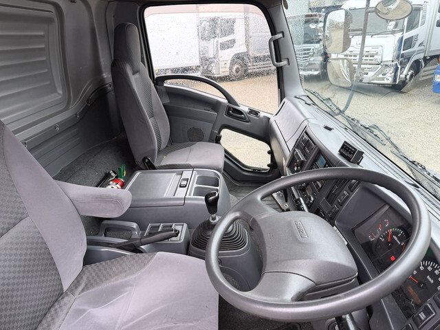 いすゞフォワード冷凍車（冷蔵車）中型（4t）[写真33]