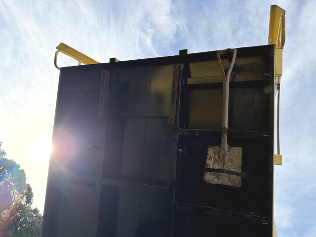 三菱ふそうキャンターダンプ小型（2t・3t）[写真18]