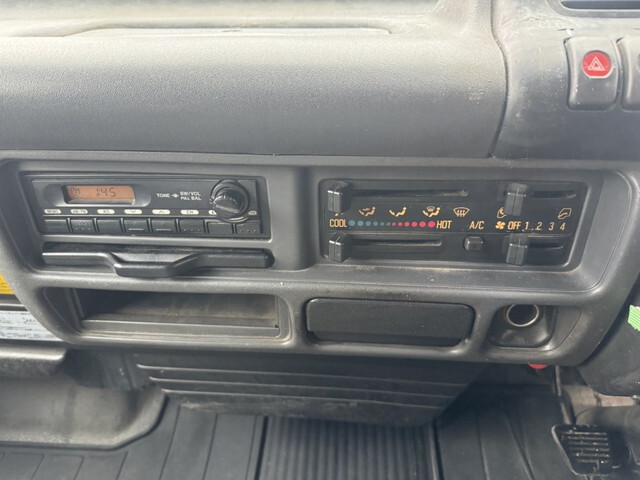 いすゞエルフダブルキャブ・ダンプ小型（2t・3t）[写真09]