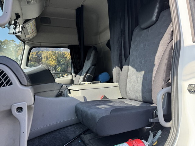 UDトラックスクオンパネルウイング大型（10t）[写真12]