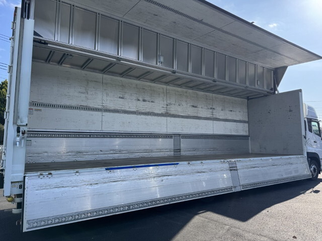 UDトラックスクオンパネルウイング大型（10t）[写真19]