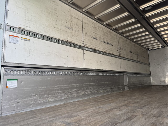 UDトラックスクオンパネルウイング大型（10t）[写真22]