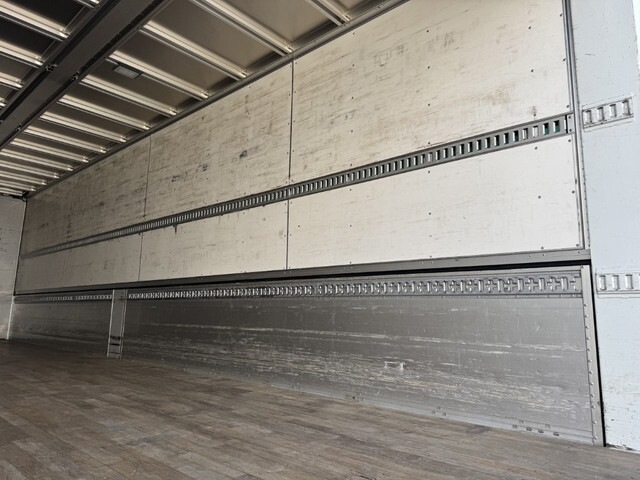 UDトラックスクオンパネルウイング大型（10t）[写真23]