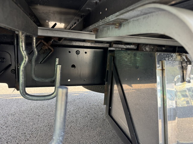 UDトラックスクオンパネルウイング大型（10t）[写真32]