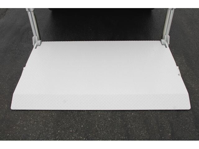 いすゞエルフ平ボディ小型（2t・3t）[写真12]