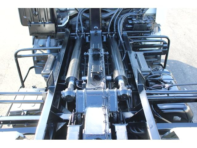 いすゞエルフコンテナ専用車小型（2t・3t）[写真18]