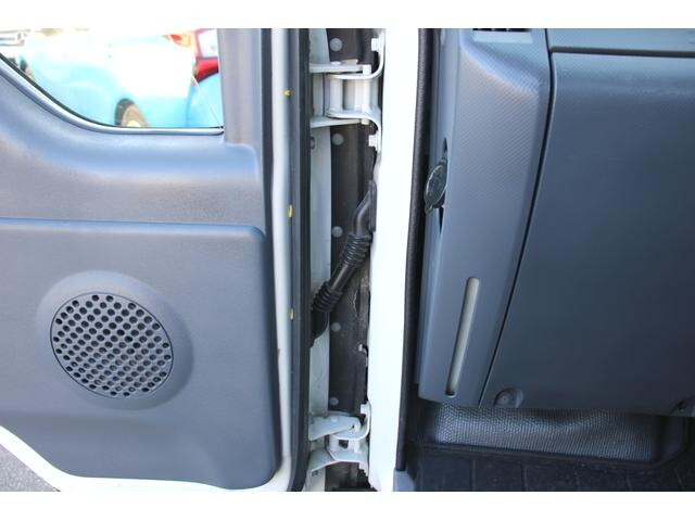 いすゞエルフコンテナ専用車小型（2t・3t）[写真32]