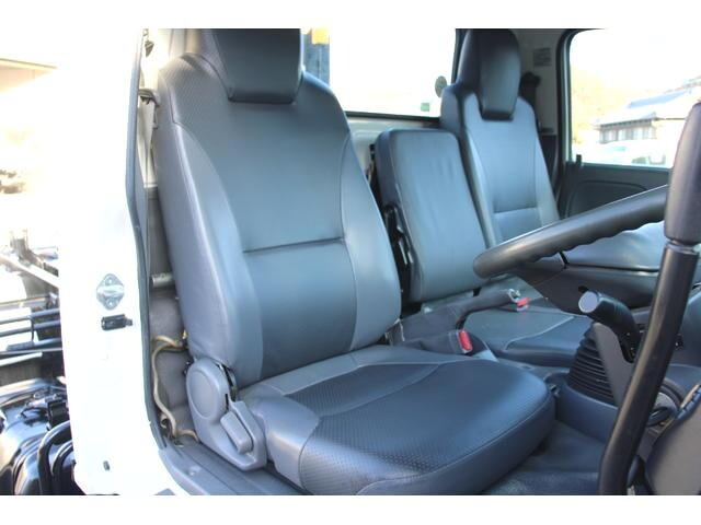 いすゞエルフコンテナ専用車小型（2t・3t）[写真35]