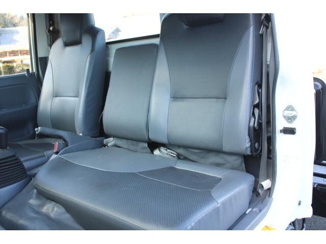 いすゞエルフコンテナ専用車小型（2t・3t）[写真38]