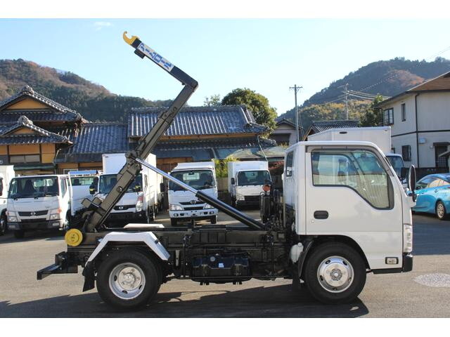 いすゞエルフコンテナ専用車小型（2t・3t）[写真04]