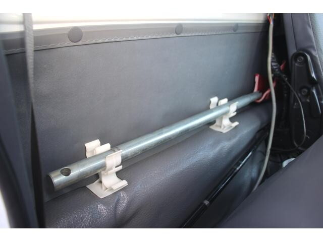 いすゞエルフコンテナ専用車小型（2t・3t）[写真40]