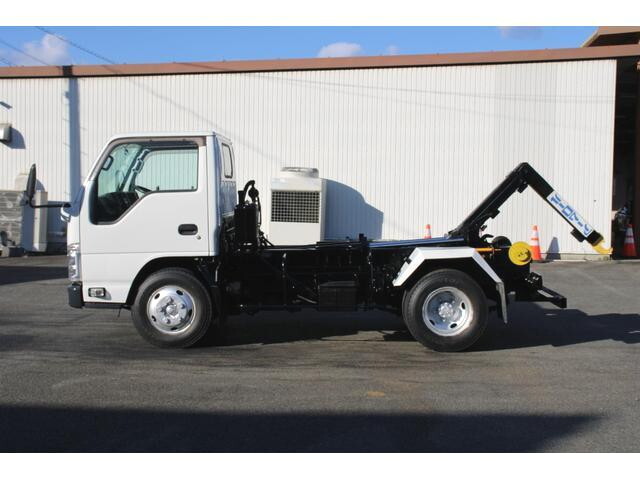 いすゞエルフコンテナ専用車小型（2t・3t）[写真05]