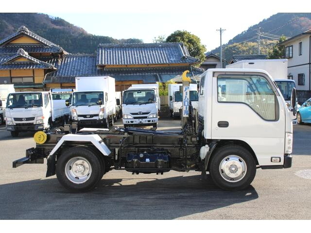 いすゞエルフコンテナ専用車小型（2t・3t）[写真06]