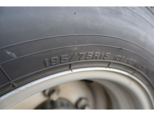 トヨタトヨエース平ボディ小型（2t・3t）[写真15]