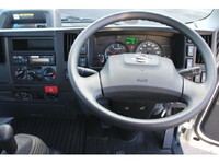 日産アトラス平ボディ小型（2t・3t）[写真30]