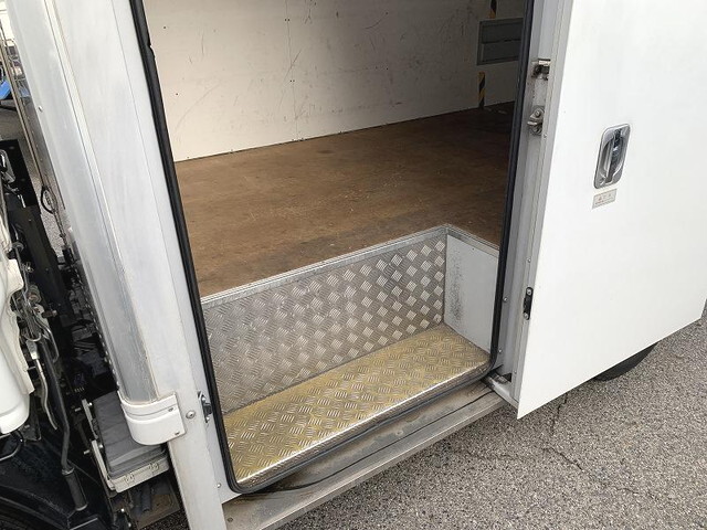 いすゞエルフパネルバン小型（2t・3t）[写真09]