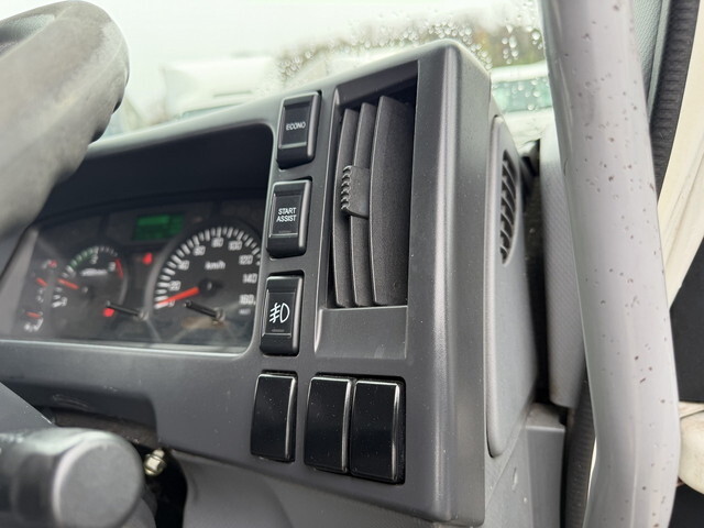 いすゞフォワード冷凍車（冷蔵車）中型（4t）[写真31]