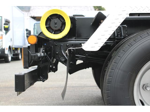 いすゞエルフコンテナ専用車小型（2t・3t）[写真20]