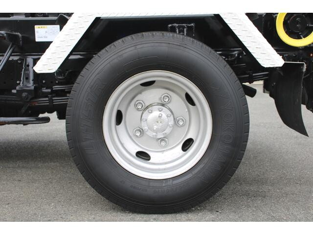 いすゞエルフコンテナ専用車小型（2t・3t）[写真25]