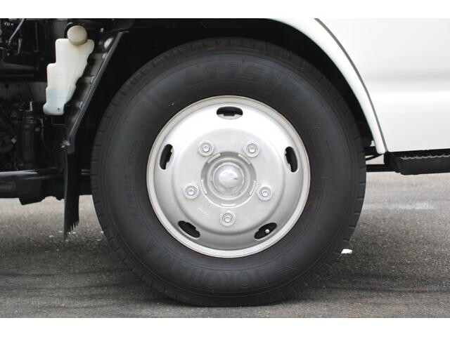 いすゞエルフコンテナ専用車小型（2t・3t）[写真27]