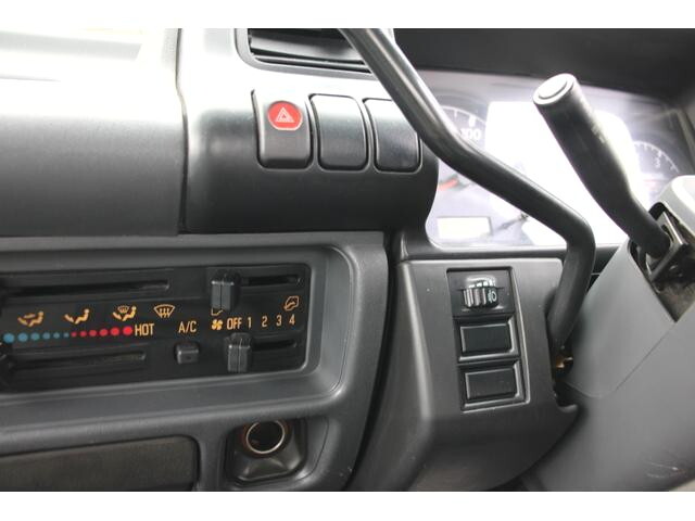 いすゞエルフコンテナ専用車小型（2t・3t）[写真31]