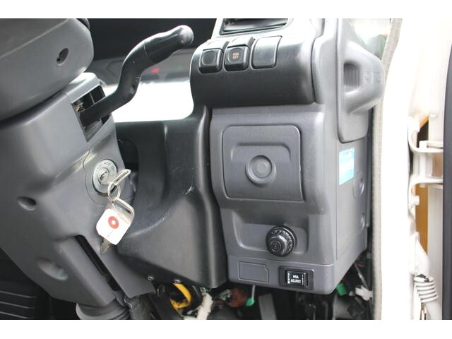 いすゞエルフコンテナ専用車小型（2t・3t）[写真32]