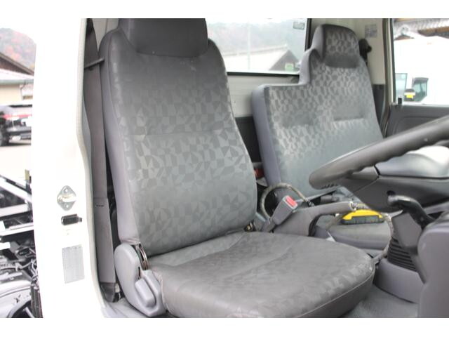 いすゞエルフコンテナ専用車小型（2t・3t）[写真36]