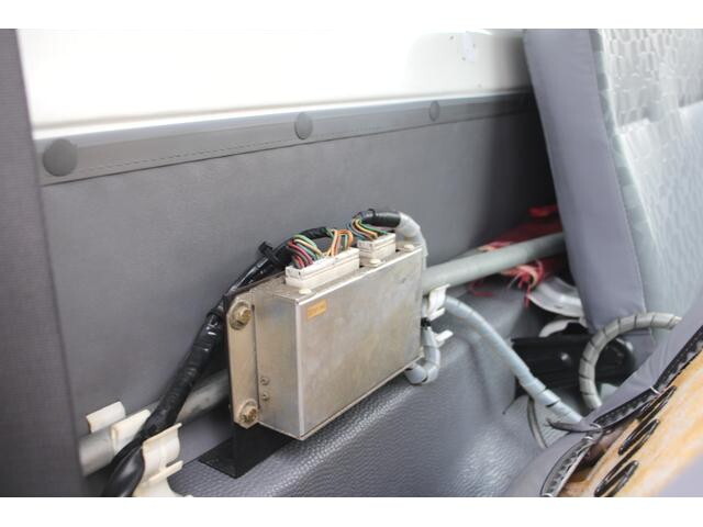 いすゞエルフコンテナ専用車小型（2t・3t）[写真37]