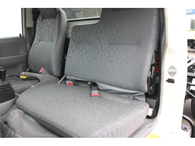 いすゞエルフコンテナ専用車小型（2t・3t）[写真39]