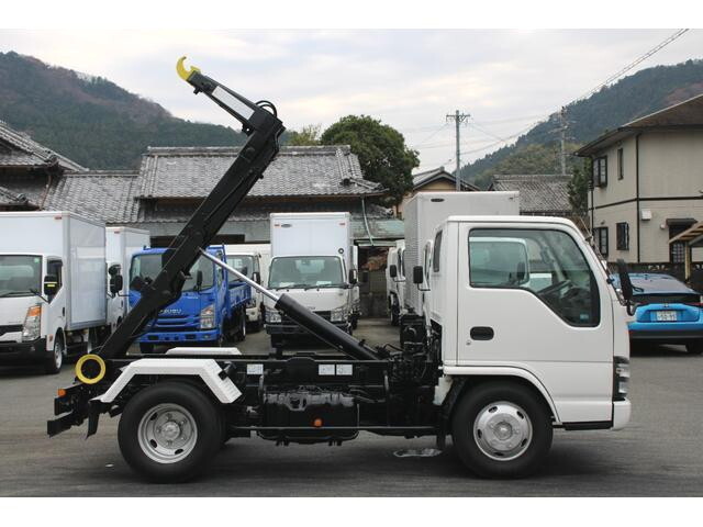 いすゞエルフコンテナ専用車小型（2t・3t）[写真04]