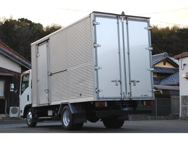 いすゞエルフアルミバン小型（2t・3t）[写真02]