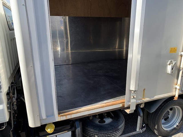 三菱ふそうキャンターアルミバン小型（2t・3t）[写真11]